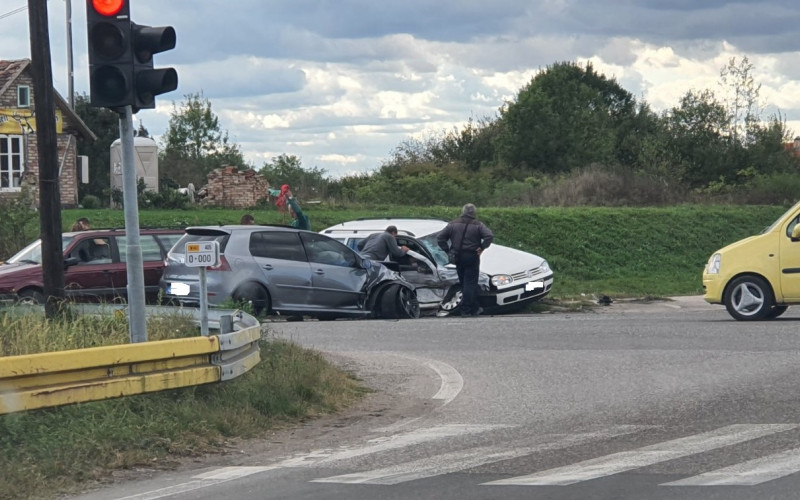 Četiri osobe POVRIJEĐENE u saobraćajnoj nezgodi