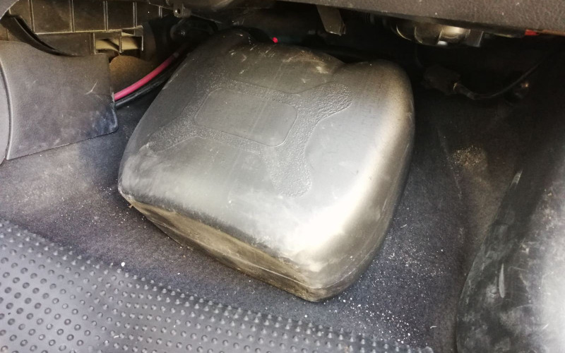 Policija u Bijeljini pronašla 10 litara ulja od kojeg se pravi spid