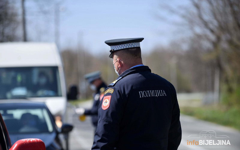 Vozio neregistrovan automobil sa nepripadajućim tablicama