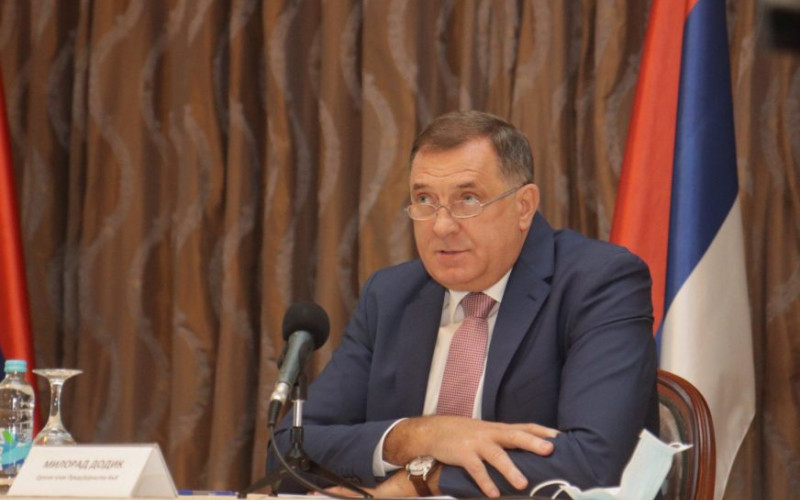 UČENICI SE U PONEDJELJAK VRAĆAJU U ŠKOLE Dodik: Đaci treba da se vrate u svoje učionice