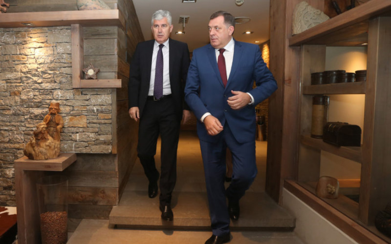 ČOVIĆ ĆUTI, DODIK UMJESTO NJEGA NAJAVIO BOJKOT Hoće li Hrvati ignorisati opšte izbore 2022.