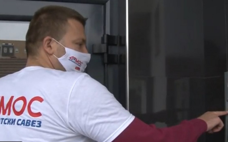 Mladi DEMOS-a u akciji od vrata do vrata: Na usluzi sugrađanima u vrijeme pandemije