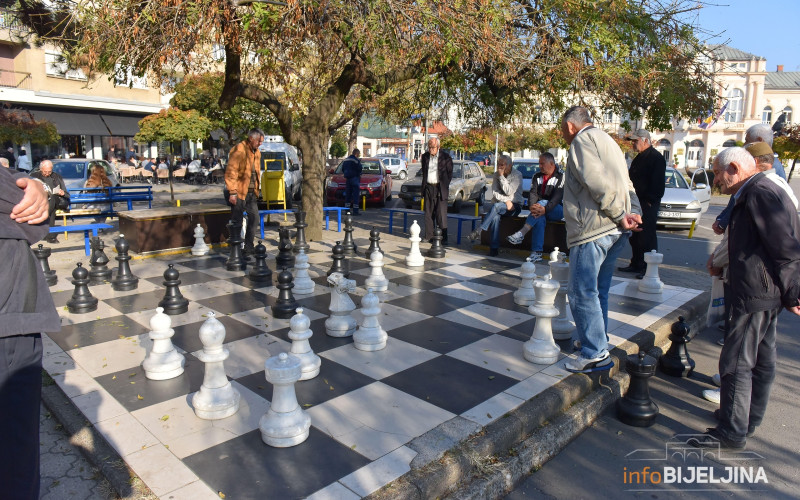 Korona prorijedila aktivnosti penzionera, izolacija starima teško pada