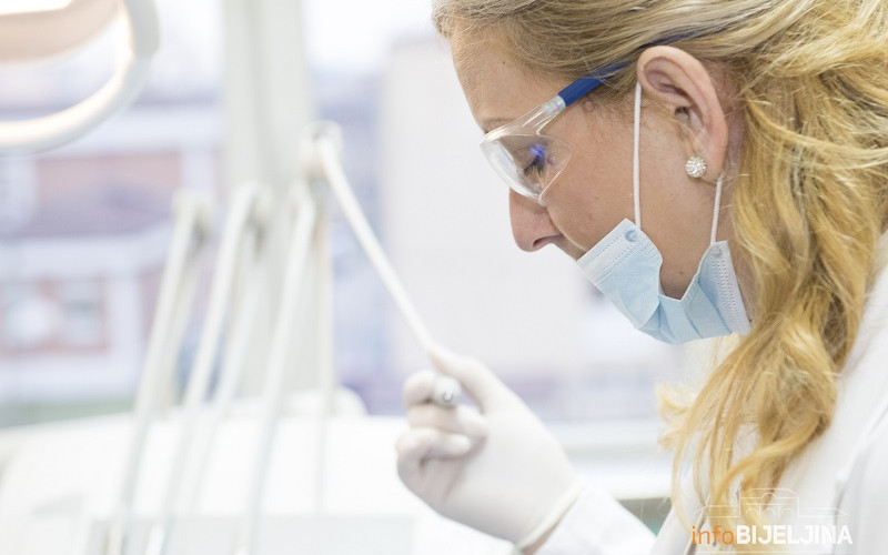 Osam osoba umrlo u RS, još 537 zaraženih koronom