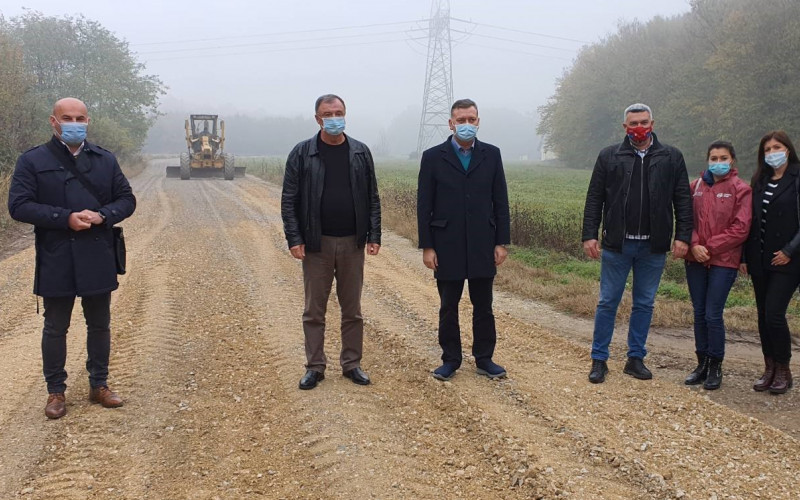 Novi asfalt u majevičkom Pukišu finansira Vlada Srpske