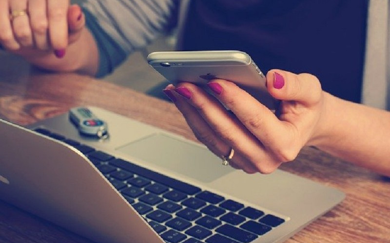 SVE VIŠE LJUDI U SRPSKOJ ONLAJN Pristup internetu ima 71,8 odsto domaćinstava