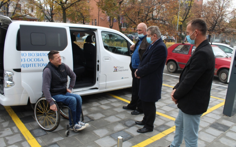 Bijeljina: Predat na upotrebu električni automobil i četiri punjača