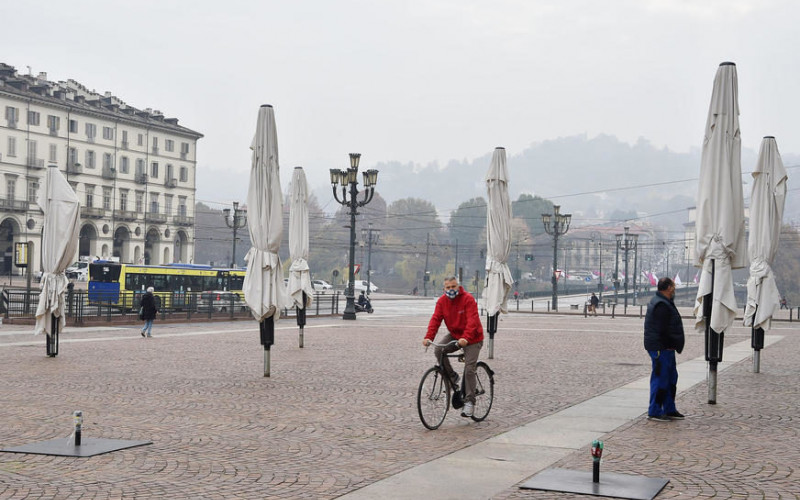 NOVI NESLAVNI REKORD U Italiji za jedan dan preminulo 550 osoba, zaraženo više od 40.000 LJUDI