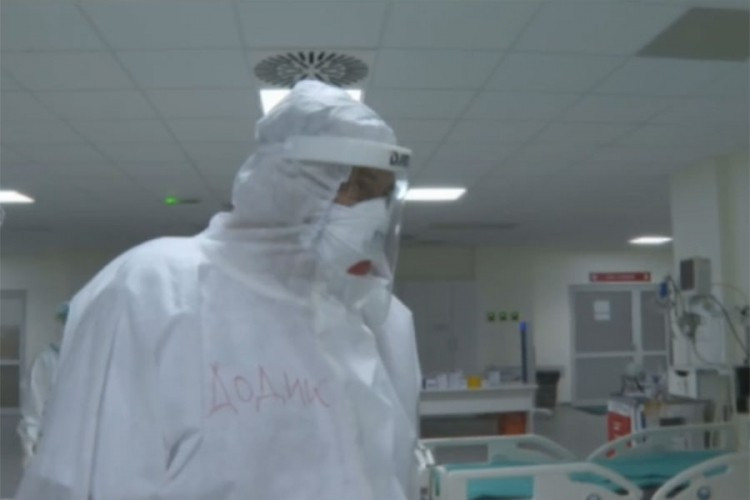 Dodik obišao zaražene u UKC RS, najavio nadoknadu medicinarima