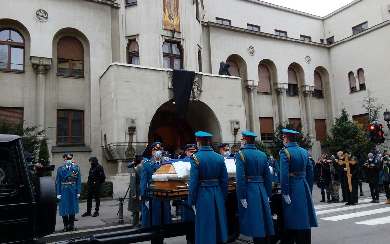 Pripadnici Garde prenijeli tijelo blažnopočivšeg patrijarha u Saborni hram