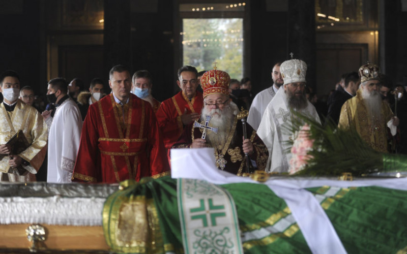 U SVEMU IMA MNOGO SIMBOLIKE Mnogi se pitaju zašto je kovčeg sa tijelom patrijarha PREKRIVEN ZELENIM PLAŠTOM