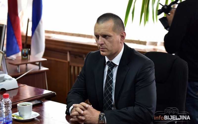 BEZ OŠTRIJIH MJERA U SRPSKOJ Lukač: Ne razmatra se policijski čas uoči novogodišnjih praznika