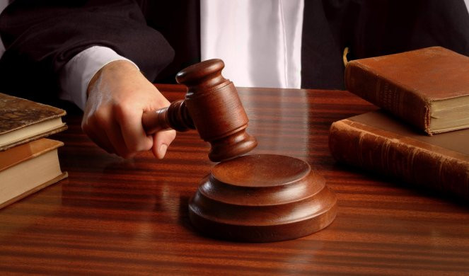 Notaru pet mjeseci robije zbog lažne prijave sudije