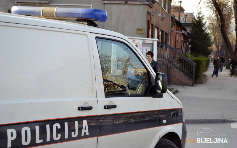 Troje povrijeđeno u udesu, saobraćaj obustavljen