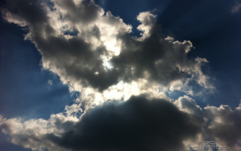 U petak pretežno oblačno