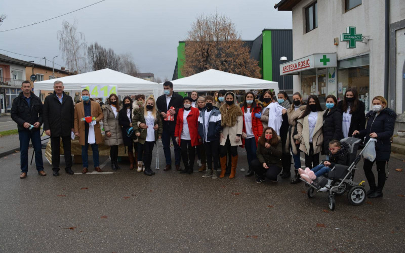 Uspješno održan humanitarni bazar u Loparama