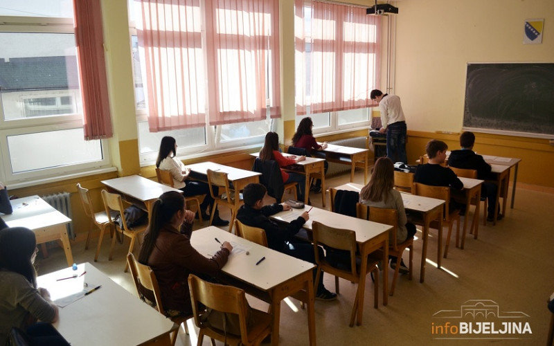 Kako prosvjetari OCJENJUJU prvo polugodište u školama: Đacima petica, NAJVEĆI MINUS za onlajn nastavu