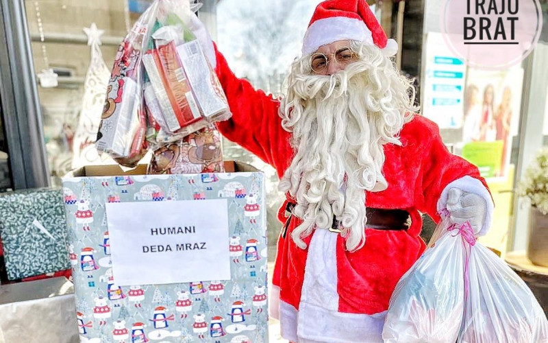 HUMANI DEDA MRAZ IZ BIJELJINE Vraća osmjeh na lice djeci iz socijalno ugroženih porodica