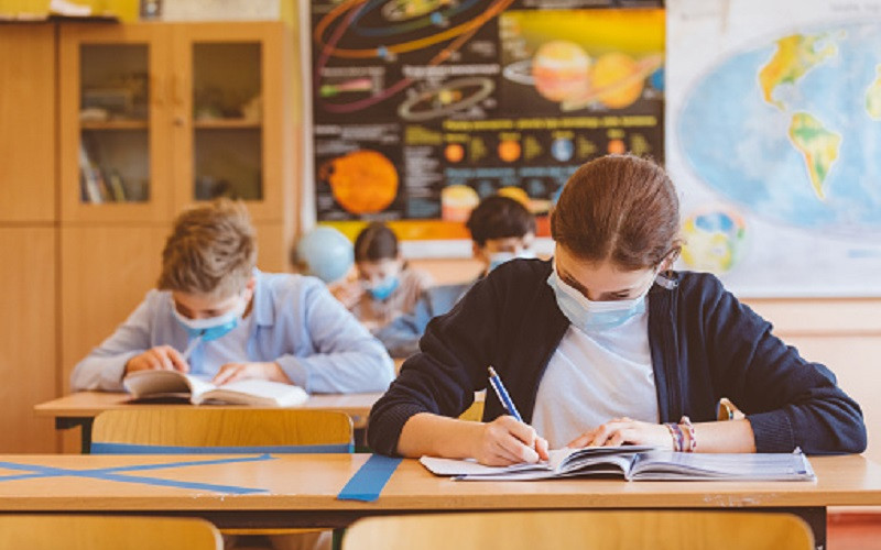 ZARAŽENO 12 SREDNJOŠKOLACA Najviše pozitivnih na korona virus među radno sposobnim