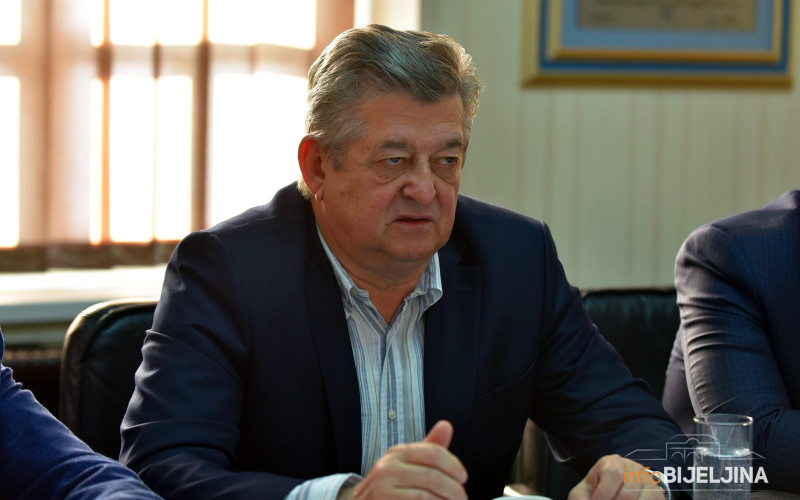 Mićo Mićić i dalje na aparatima za vještačko disanje