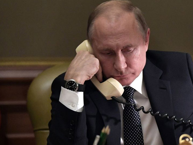 Putin i dalje ne koristi pametni telefon