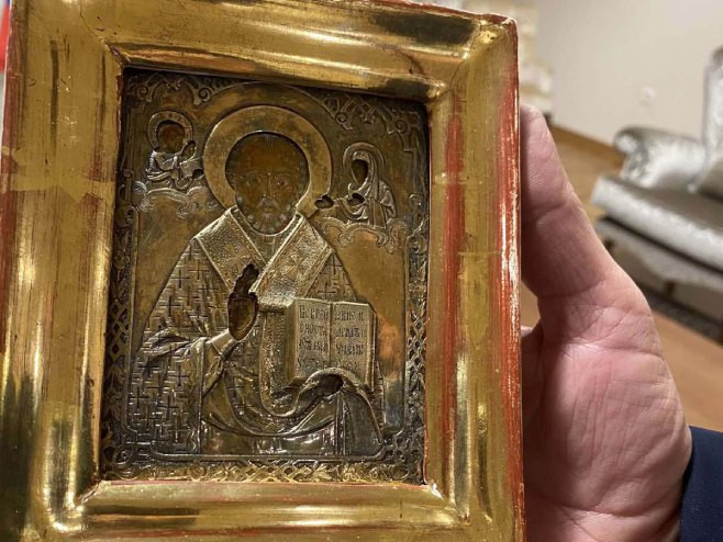 Oglasio se Dodikov kabinet: Ikona nije ukradena, porodična je i osveštana