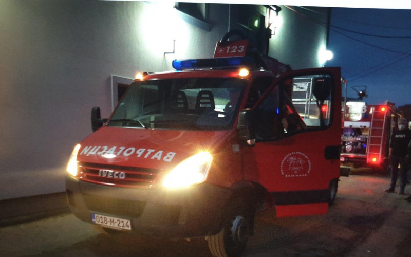 Dvočasovna borba sa požarom u zgradi BN televizije (FOTO)