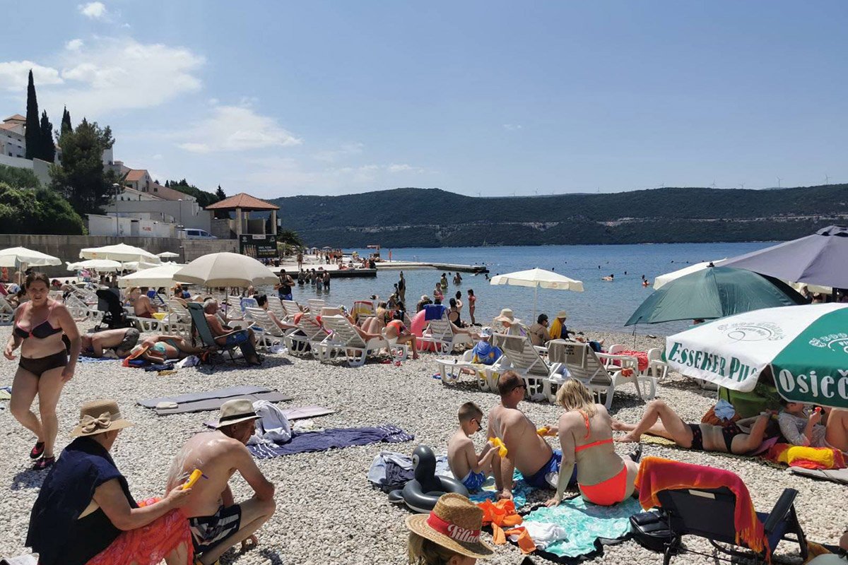 Turisti okupirali Neum, hotelijeri i ugostitelji trljaju ruke