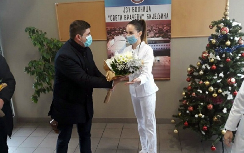 Gradonačelnik Bijeljine šest beba darovao sa po 500 KM