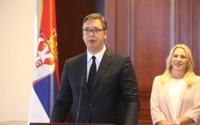 Vučić čestitao predsjednici Srpske Dan Republike