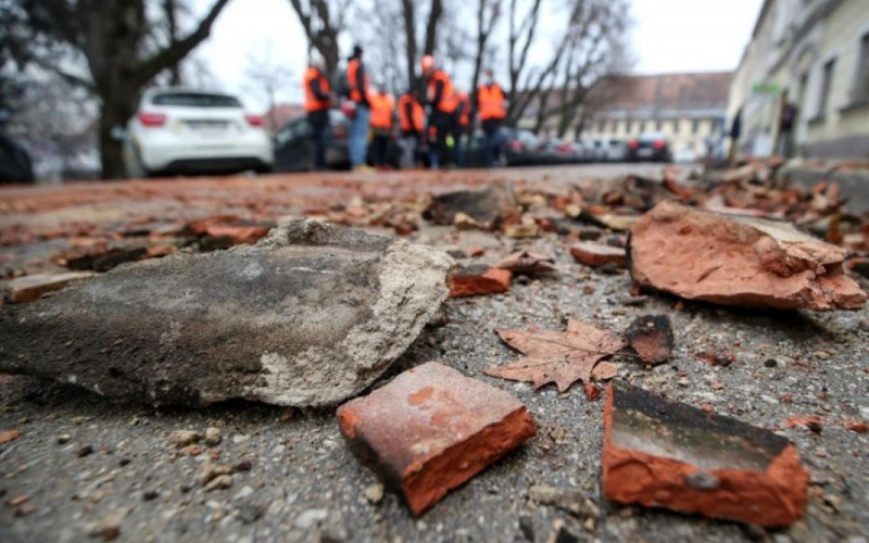 Poslije zemljotresa u Petrinji LJUDI SE SMRZAVAJU U KONTEJNERIMA: Ne smiju uključiti grijalice, nije odlučeno da li će PLAĆATI STRUJU