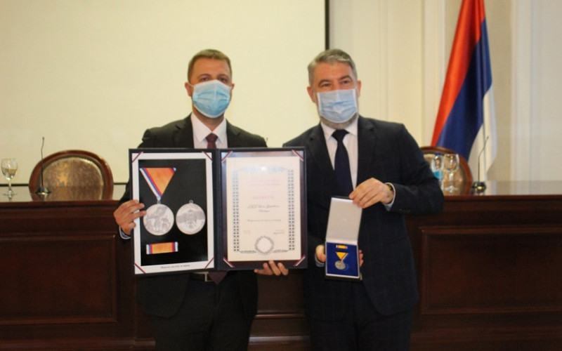 Loparski zdravstveni radnici dobitnici medalje zasluga za narod