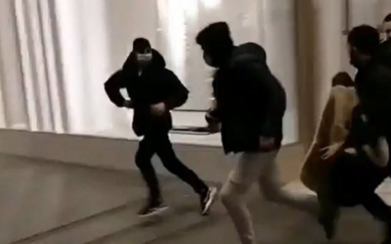 HAOS U CENTRU BEOGRADA! Migranti opljačkali butik u Knez Mihailovoj, napali obezbjeđenje prodavnice
