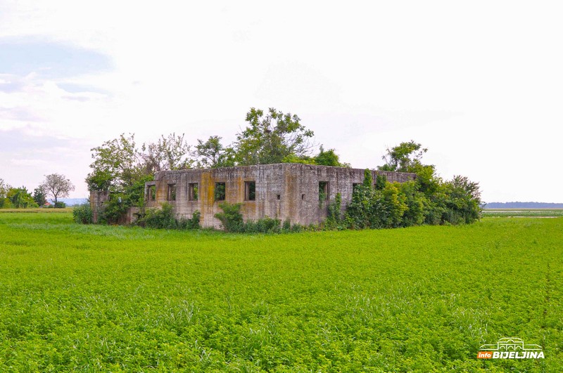 Njemački bunker u dvorištu Blagojevića: Nema nikakvu namjenu, ali nas je više puta spasio (FOTO)