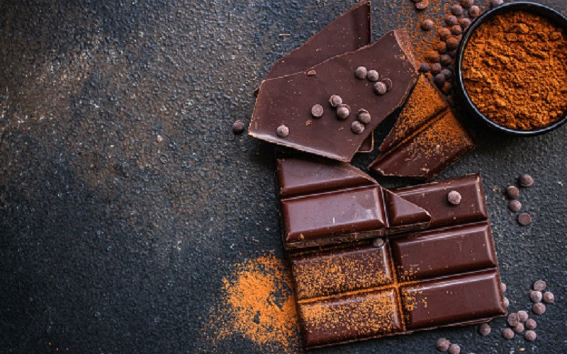 Znate li zašto je dobro pojesti kockicu tamne čokolade prije obroka!?