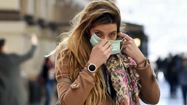 Hladnije vrijeme nosi dodatne probleme: Boravak u zatvorenom ubrzaće širenje korona virusa