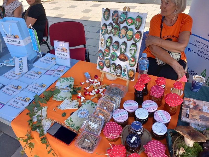 Počela prva manifestacija „Tkanica od zlata, igre i zanata“, cilj očuvanje tradicije i kulture (FOTO)