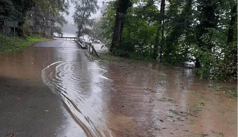 Poplave prijete Hrvatskoj, u Lici uvedene vanredne mjere