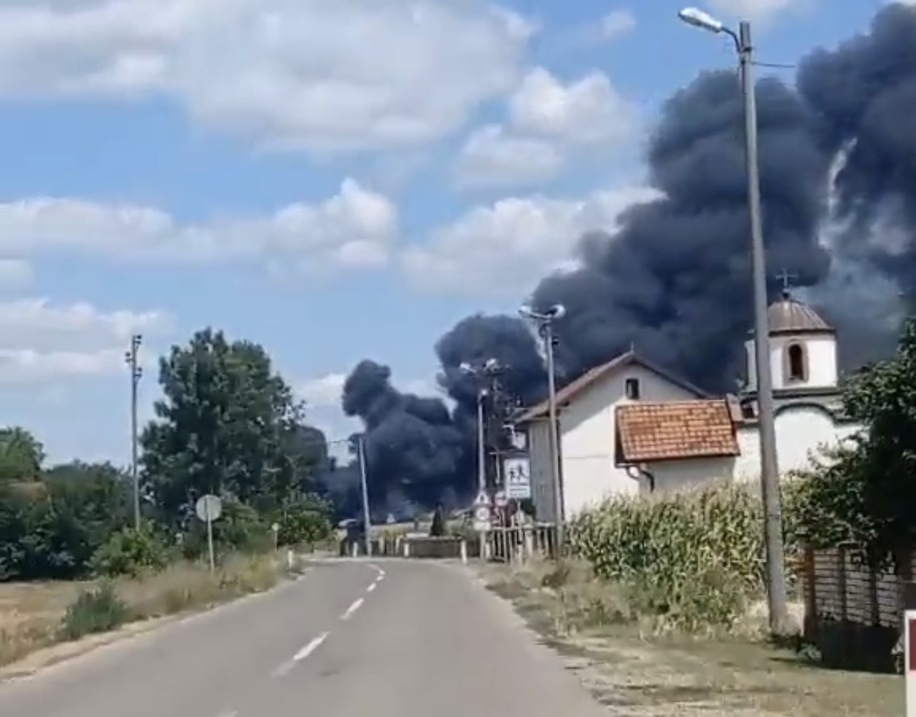 Požar u selu Brodac i dalje bukti, vatrogascima stiže ispomoć (FOTO) 