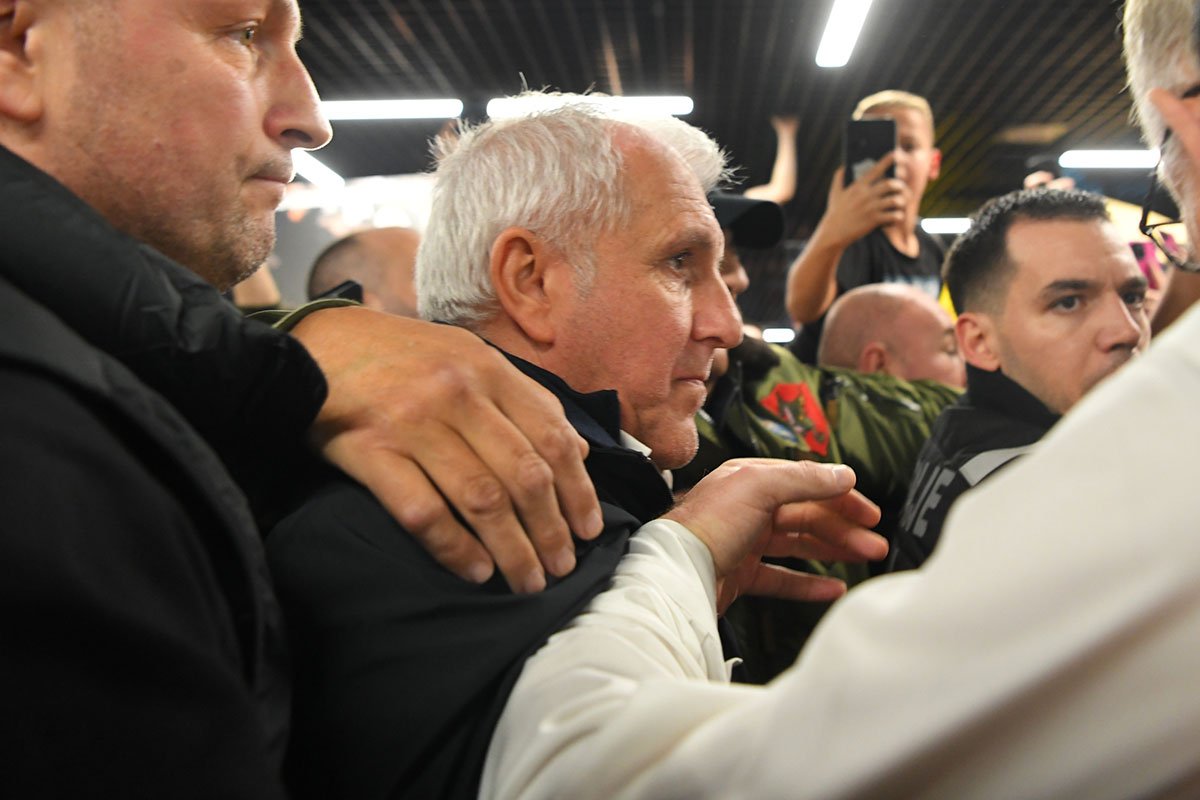 Obradović stigao u Beograd, dočekali ga navijači: 