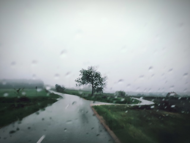 Oprez zbog smanjene vidljivosti, klizišta i odrona