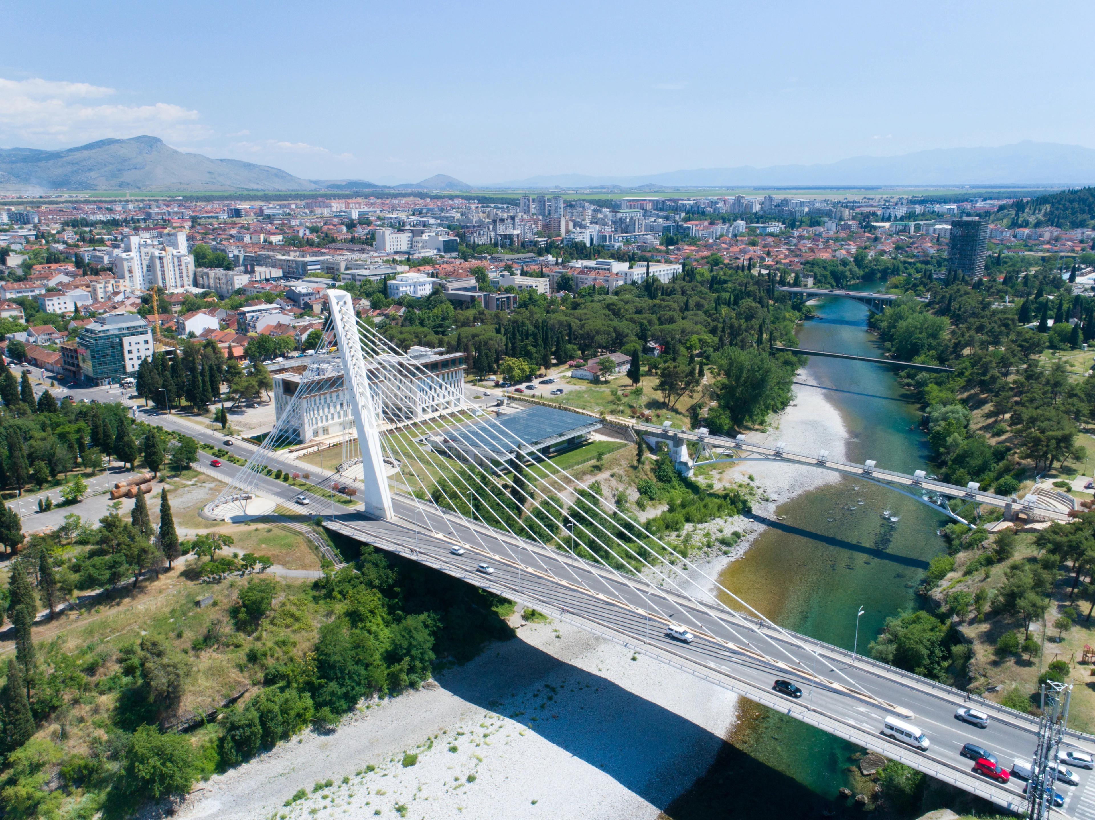 Dva mladića iz Morače spasili bebu koja je upala zajedno s bakom (VIDEO)