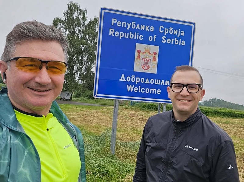 Od Beča do Bijeljine stigli na biciklima: Nisu ih zaustavili ni pljusak ni blato, planiraju i novi izazov (FOTO)