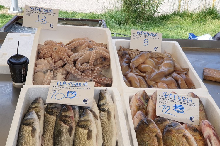 Idete u Grčku na odmor? Ovo su cijene voća, povrća, ribe, jaja... (FOTO)