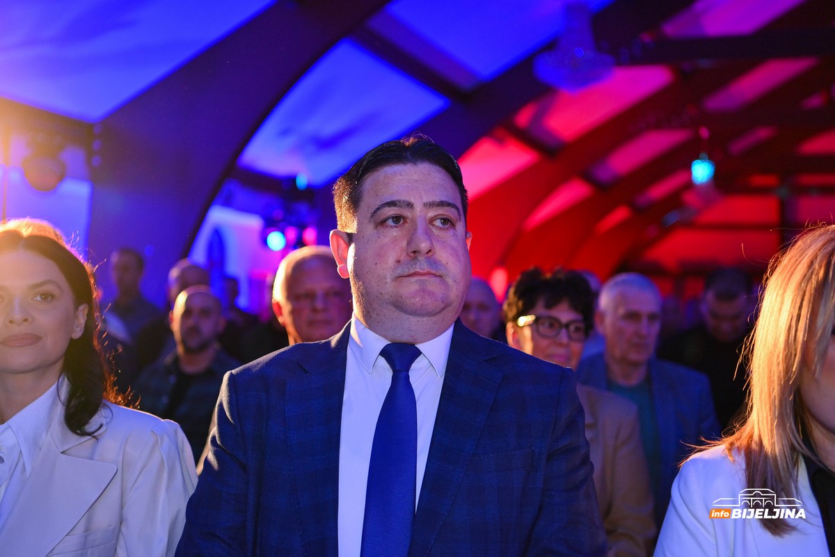 PSS pokazao snagu u Bijeljini, sala prepuna: Miloš Stanišić izabran za predsjednika Gradskog odbora (FOTO)