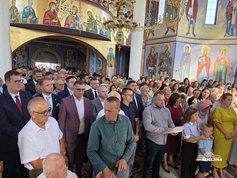 Velika svečanost u Bijeljini: Sveti Pantelejmon okupio vjernike, Mitropolit Fotije predvodio liturgiju (FOTO)