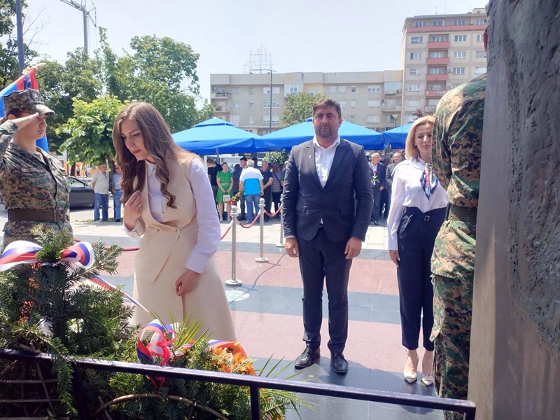 Poruke mira i ponosa u Bijeljini: Sjećanje na heroje Druge semberske brigade /FOTO/