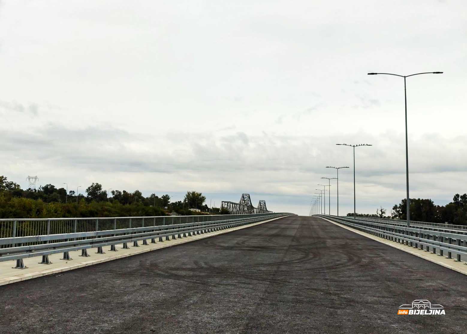 Počelo testiranje mosta kod Bijeljine, na dionici Kuzmin - Sremska Rača: Izvezli šest kamiona sa po 35 tona (VIDEO)