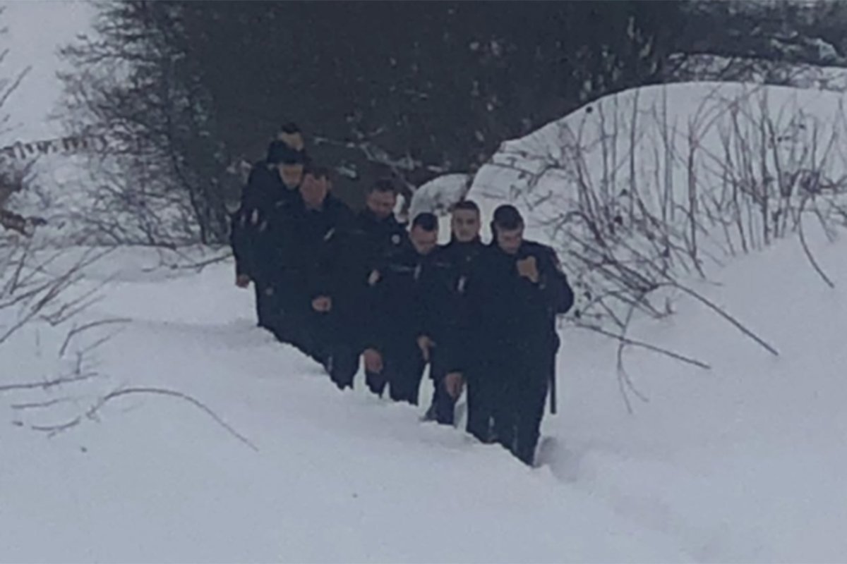 Policajci pješačili dva kilometra do zavijanog starca (FOTO)