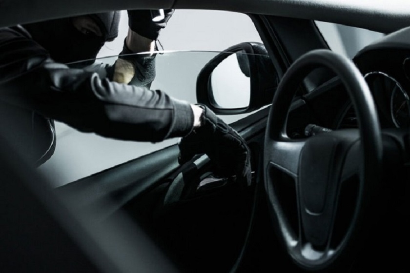Zvornik: Zatečen u krađi parfema iz automobila